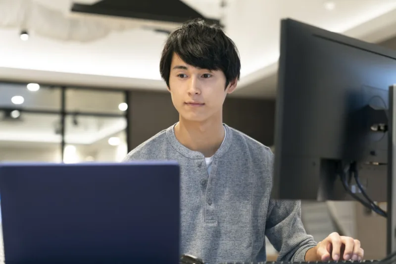 AIエンジニアの男性